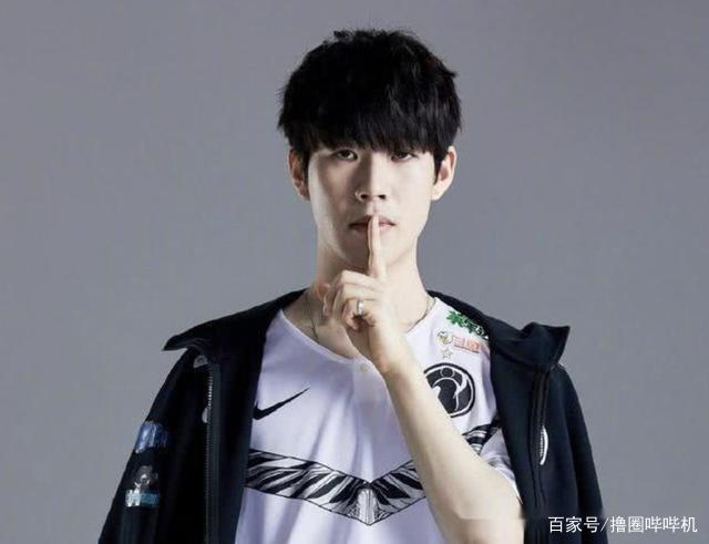 Meiko 加入 Weibo Gaming ， Tian 加入 LNG Esports ， CRISP GALA JIEJIE 加入 Invictus Gaming 。
