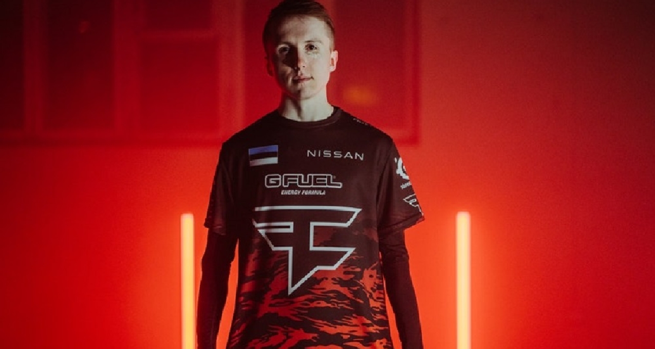 这么慢的队伍？ Xiaohao 和 Jyra 带领队伍抓住了 Baron，但被 EDward Gaming 和 LNG Esports 横扫，连续输掉三场比赛被淘汰